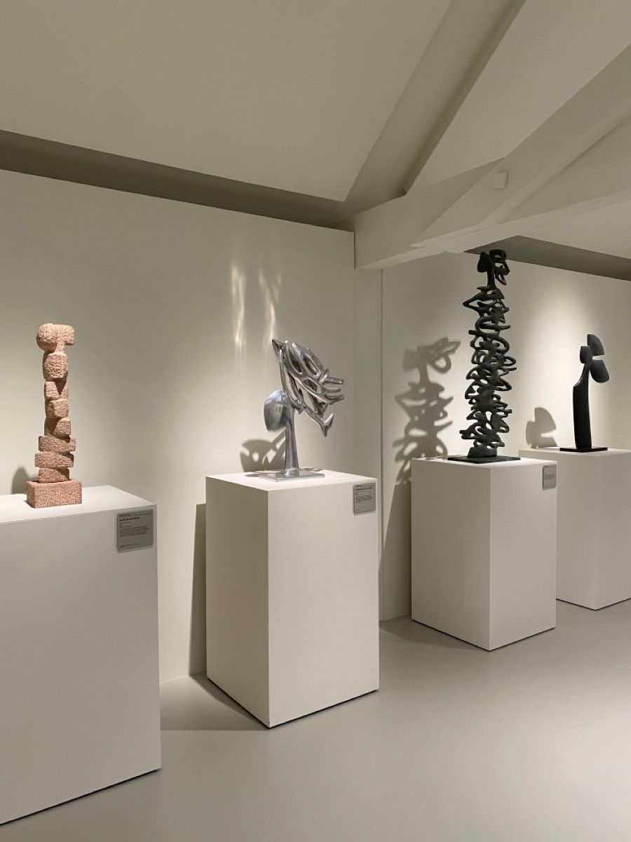 Specialist installation of a large contemporary sculpture