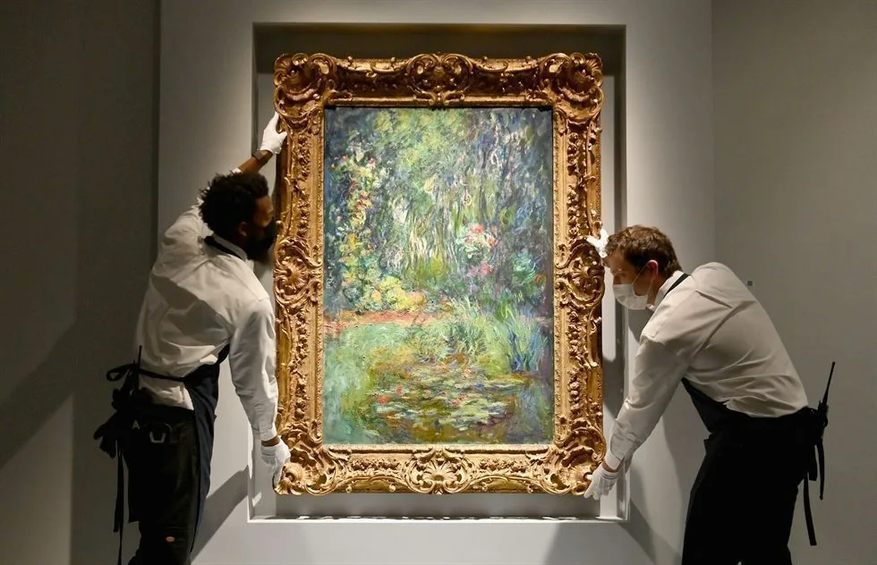 Auction house specialists valuing an inherited art collection
