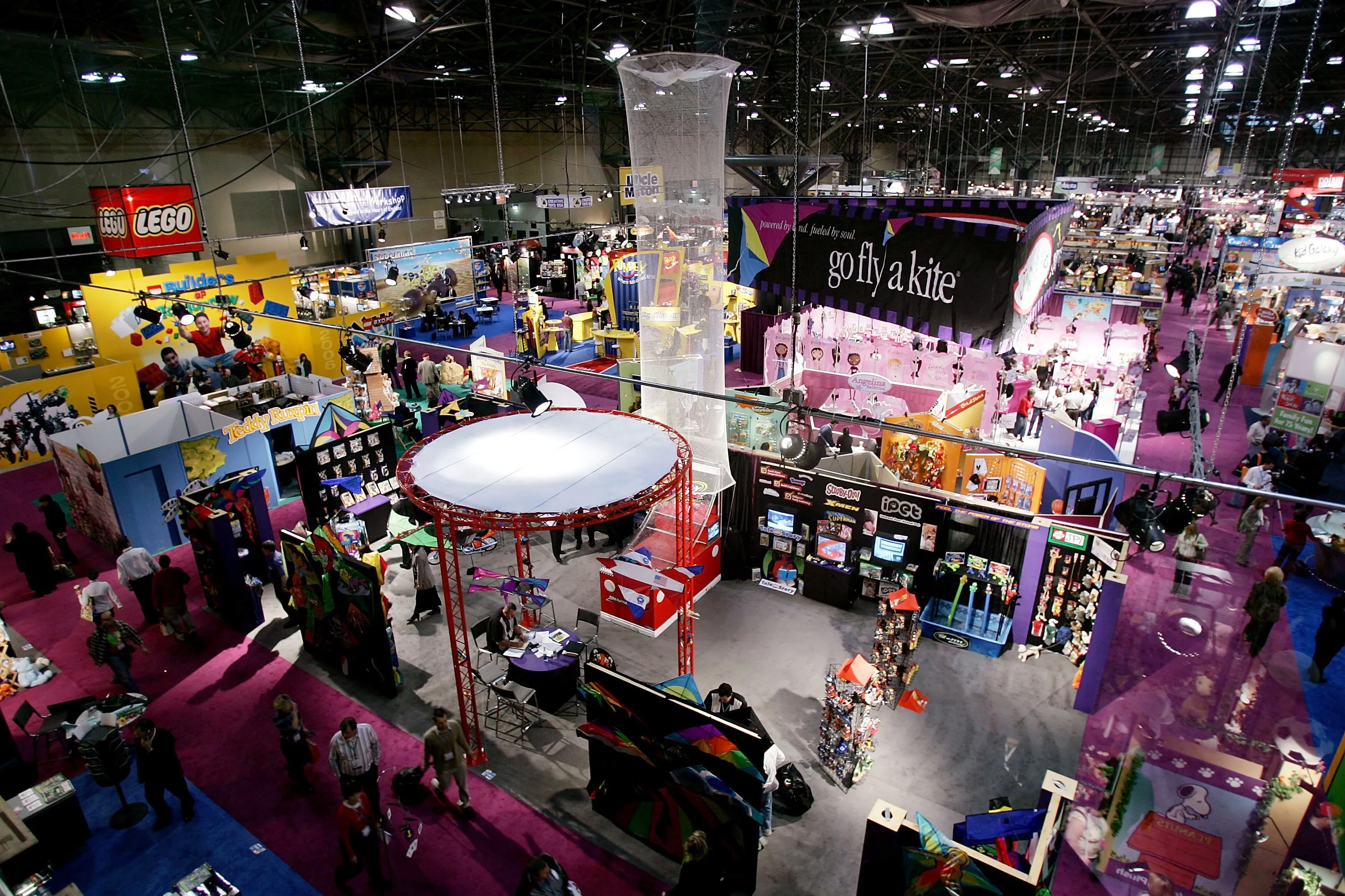 American collectors viewing contemporary art at an international fair
