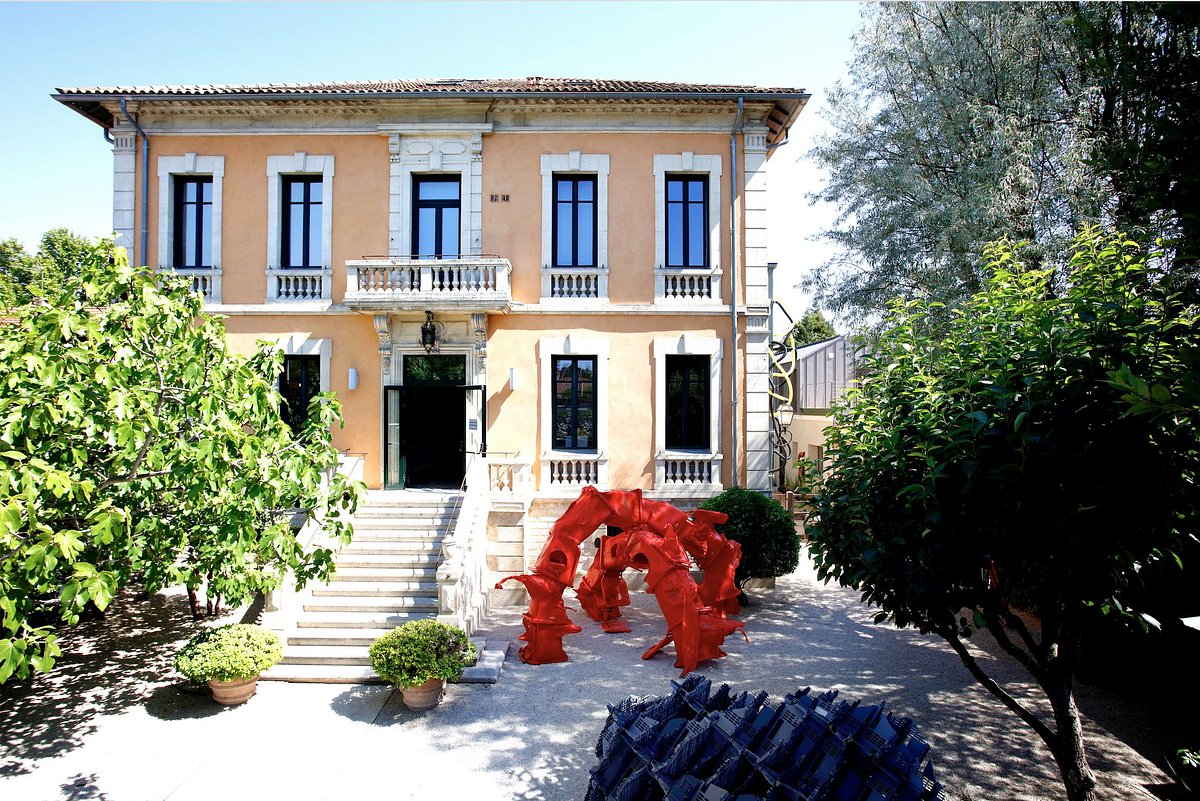 Villa Datris contemporary sculpture foundation in southern France
