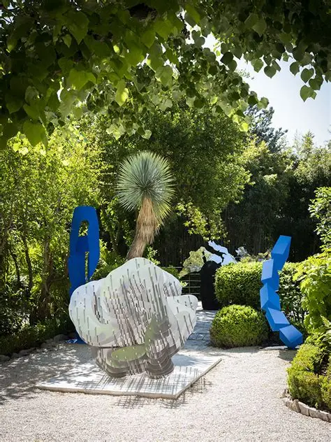 Contemporary sculpture garden at Villa Datris