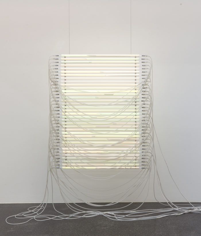 Nina Canell zeitgenössisches Installationskunstwerk