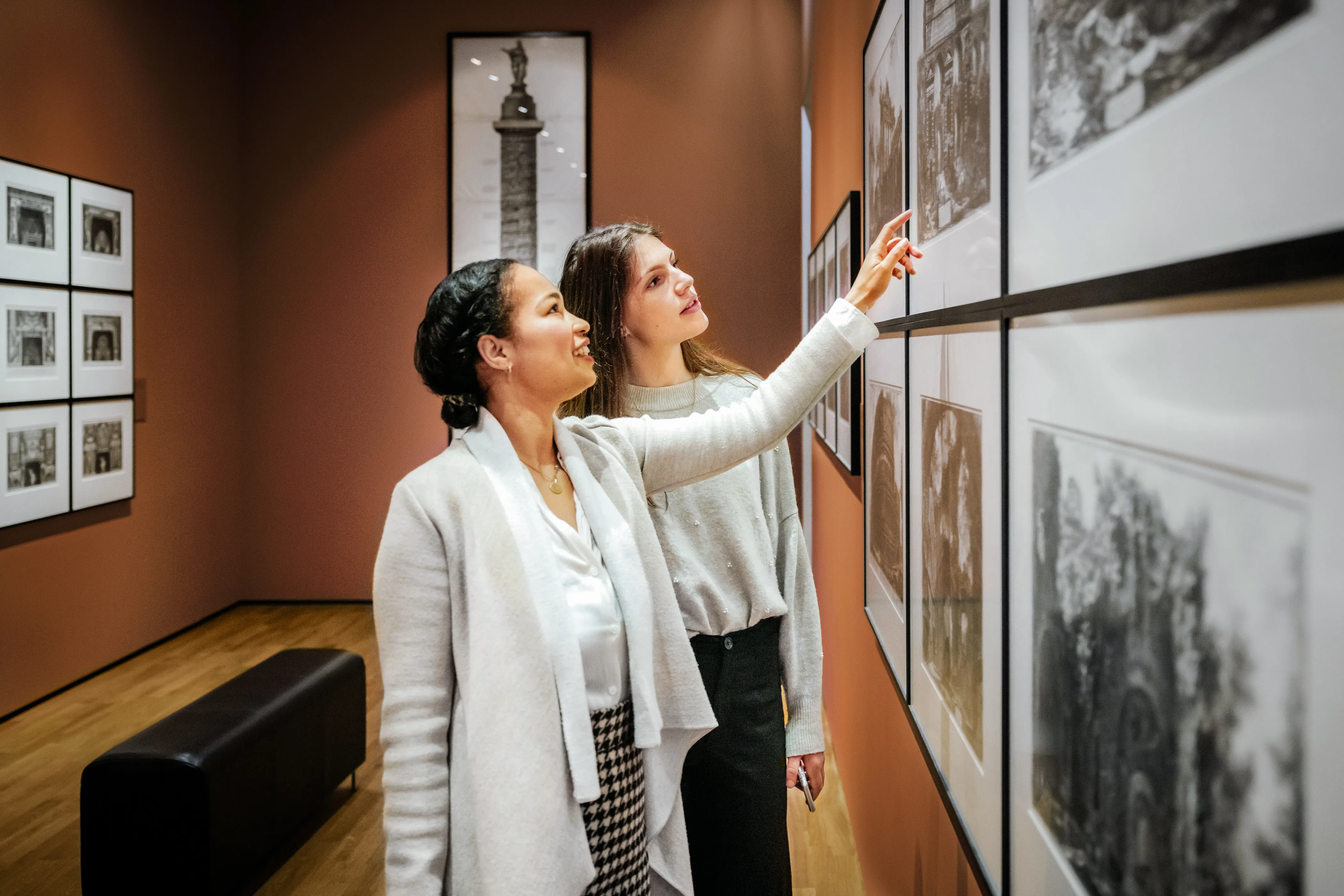 Geschwister teilen eine geerbte private Kunstsammlung