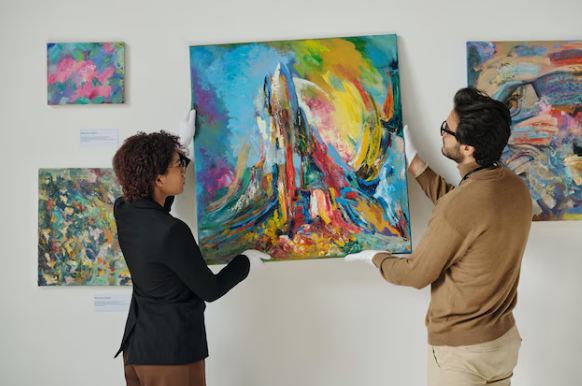 Architekten diskutieren zeitgenössische Kunst in Huis Firma