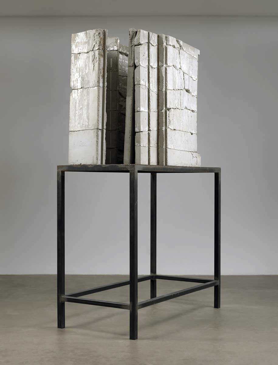 Escultura de Isa Genzken en una colección privada de arte