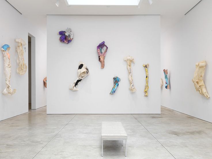 Lynda Benglis artwork in the Medardo Rosso exhibition